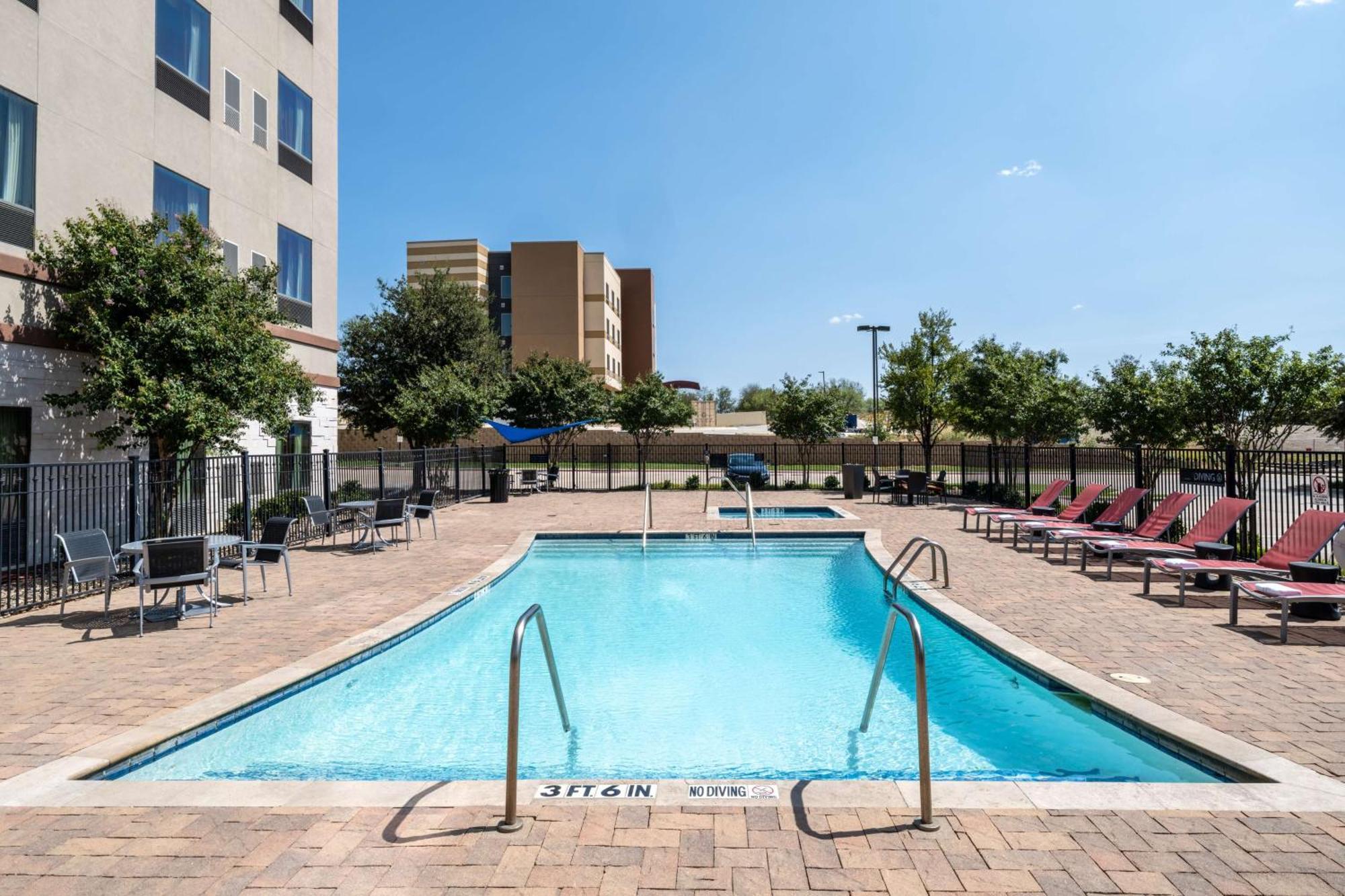 רואנוק Hilton Garden Inn Ft Worth Alliance Airport מראה חיצוני תמונה